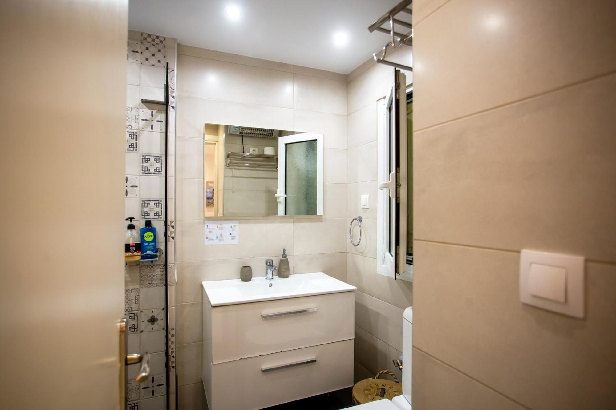 Hadrian By Heloni Apartments Атина Екстериор снимка