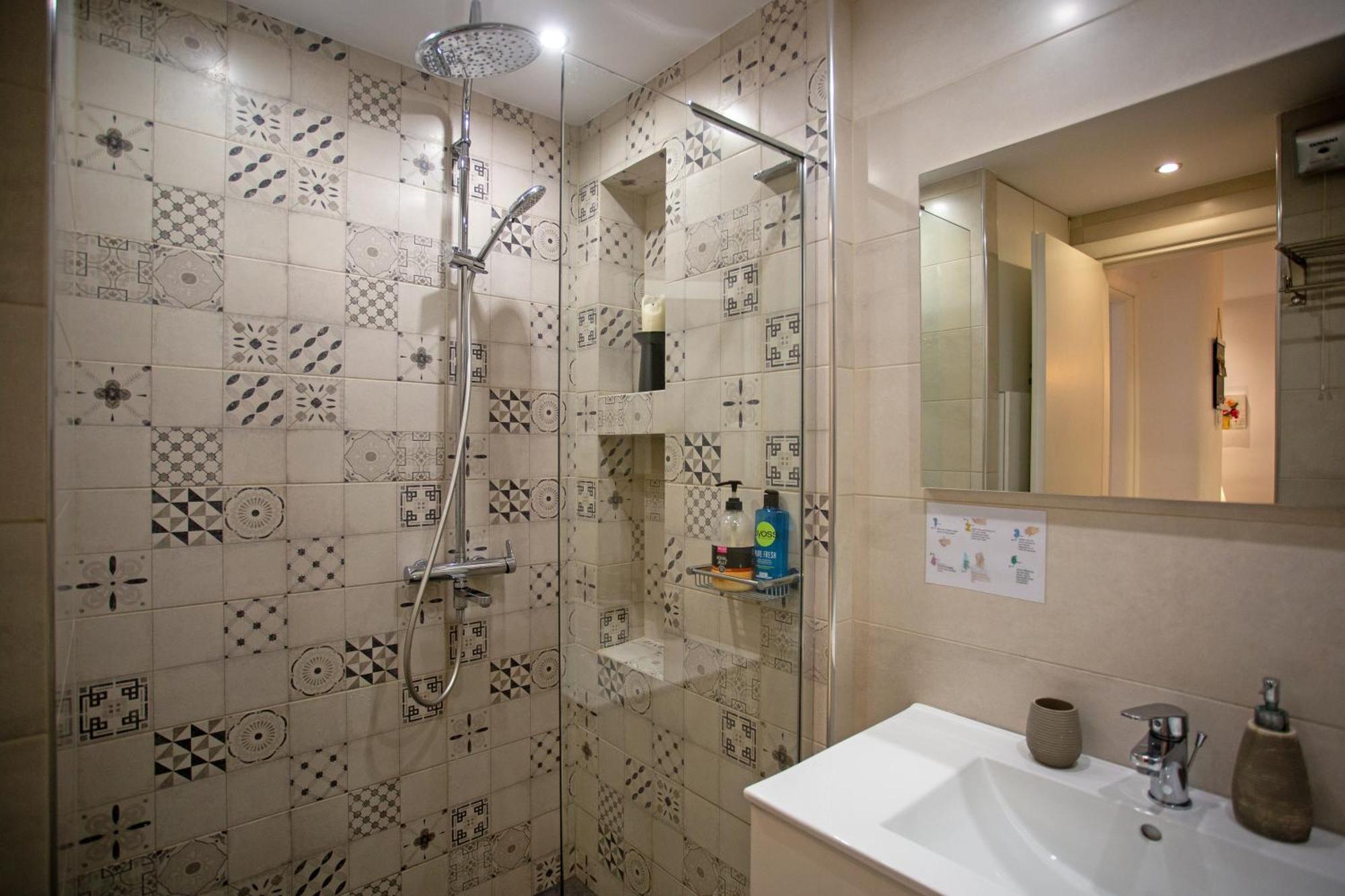 Hadrian By Heloni Apartments Атина Екстериор снимка